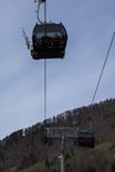 Contrary to the valley where the lower station of the cabin lift is, some snow still remains on the mountain, allowing the resort to be open. Yet artificial snow from snow cannons is needed to make the experience more or less enjoyable for skiers. 